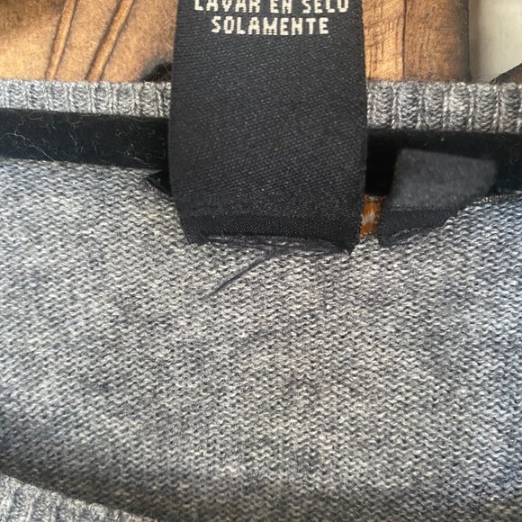 BCBG Cashmere & Silk sleeveless sweater - Picture 4 of 7